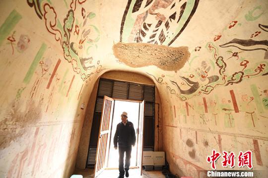 八旬文物修復師堅守莫高窟 60余載為文物“除病患” 八旬文物修復師堅守莫高窟 60余載為文物“除病患”