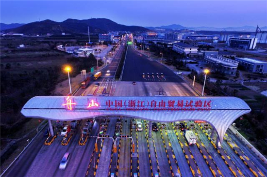 國際銳評:守底線大膽闖 中國加大自貿區改革 國際銳評:守底線大膽闖 中國加大自貿區改革