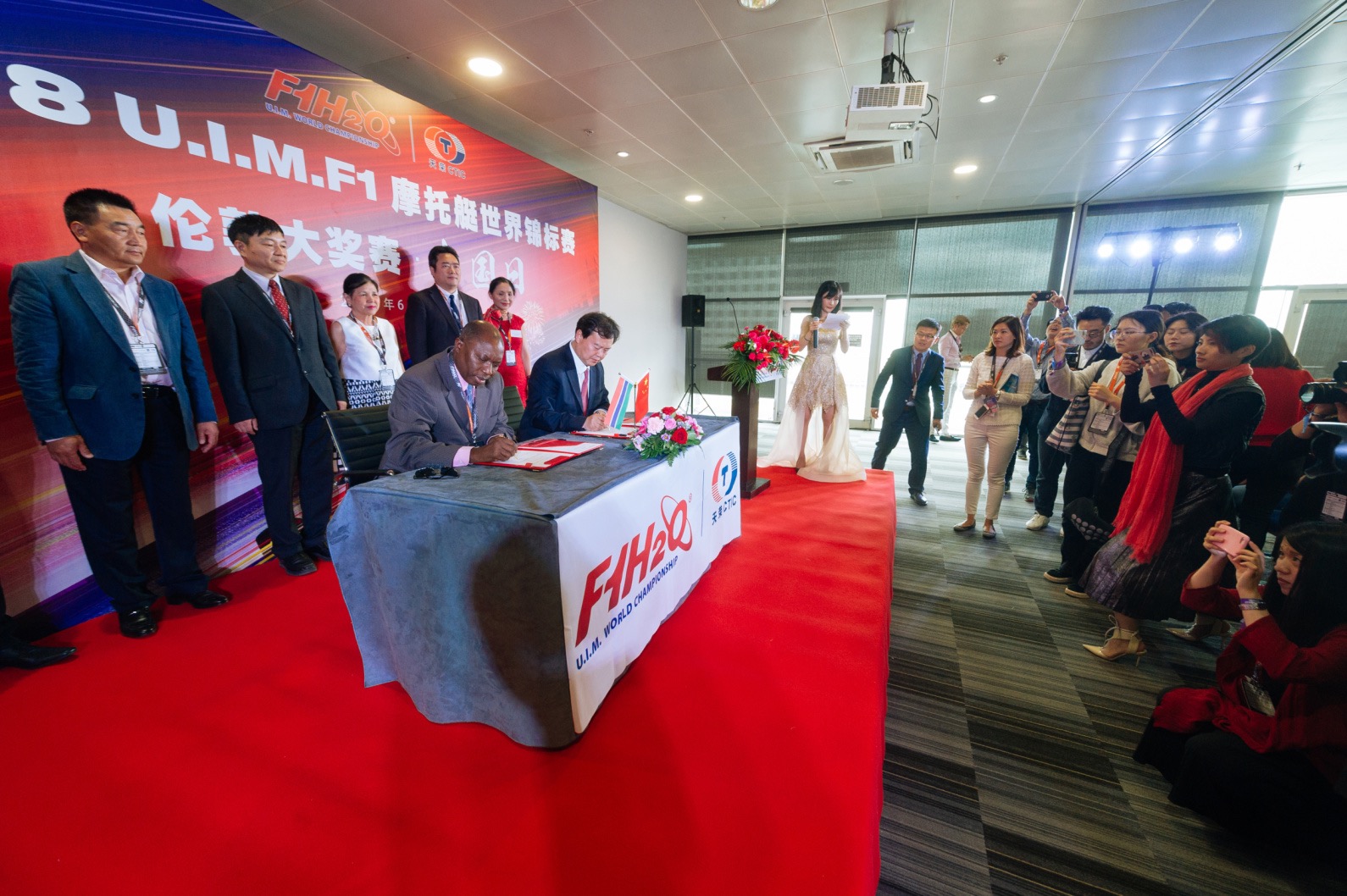 “中國日”成為F1摩托艇倫敦大獎賽亮點