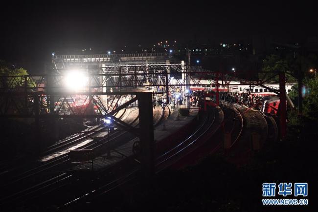 Descarrilamiento de tren deja al menos 17 muertos y 120 heridos en Taiwan