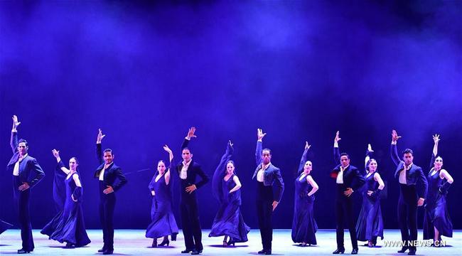 "Carmen Flamenco" est joué au théâtre du centre d'art du Henan, à Zhengzhou, capitale de la province centrale du Henan, le 19 novembre 2017. (Photo : Feng Dapeng)