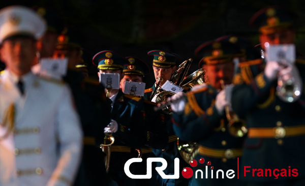 La réunion des ministres de la Défense de l'OCS s’ouvre à Beijing et les orchestres militaires des pays membres jouent la pièce «Clairon de la paix »