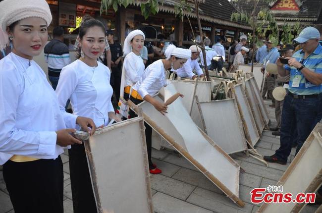 Yunnan : une technique de fabrication du papier traditionnelle vieille de 600 ans