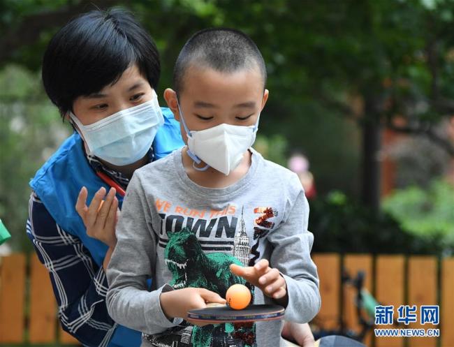 Le 16 mai, tout en prenant des mesures préventives contre le COVID-19, une série d'activités pour promouvoir le tri des déchets ont été organisée dans le quartier de Furunjiayuan, au district de Haidian à Beijing.