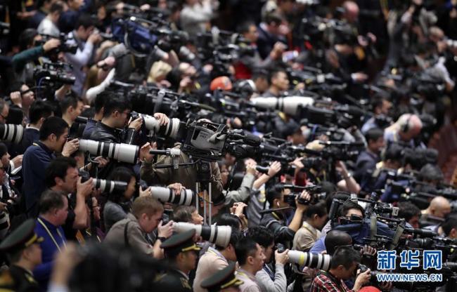 СМИ ведут прямые репортажи с открытия Съезда КПК