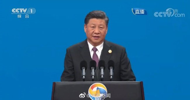 Си Цзиньпин выступает с речью на церемонии открытия 2-го Форума высокого уровня по международному сотрудничеству в рамках "Пояса и пути" 
