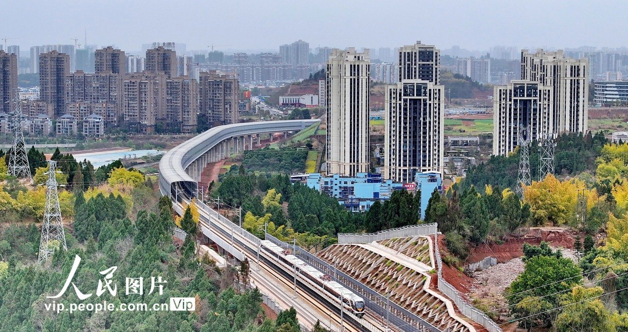اولین خط ترانزیت ریلی بین شهری در استان سیچوان