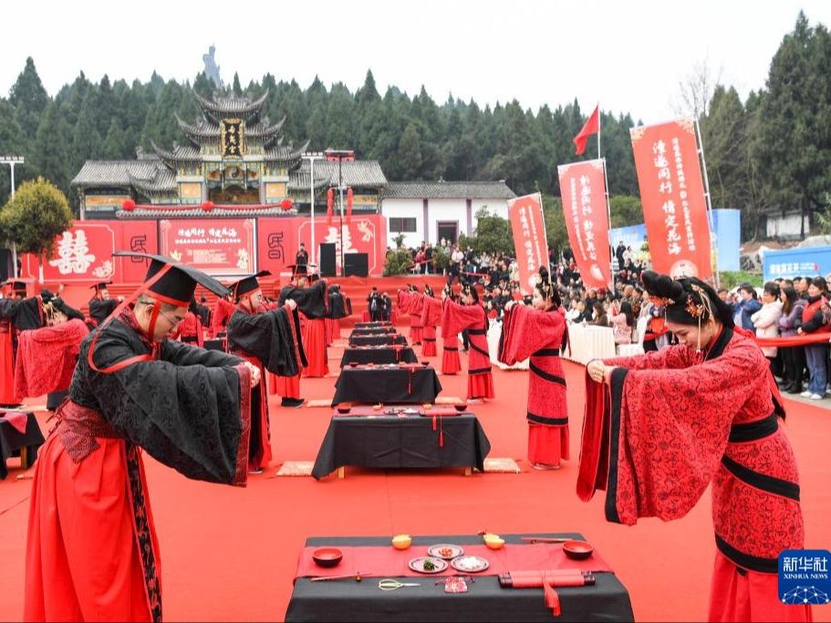 Majlis Perkahwinan Tradisional Diadakan secara Kolektif di Chongqing