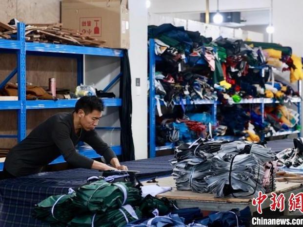 Pengeluar Khemah di Yiwu Terima Tempahan Menggalakkan