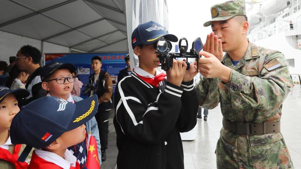 گرامیداشت روز نیروی دریایی چین در شانگهای + تصاویرا