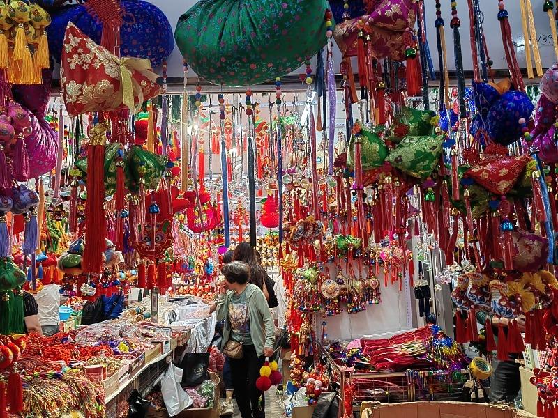 Penduduk Beli-belah Sambutan Pesat Perahu Naga di Harbin