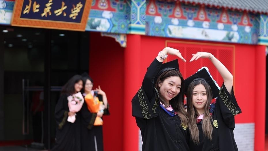 Ambil Gambar Kenangan, Rai Tamat Graduasi