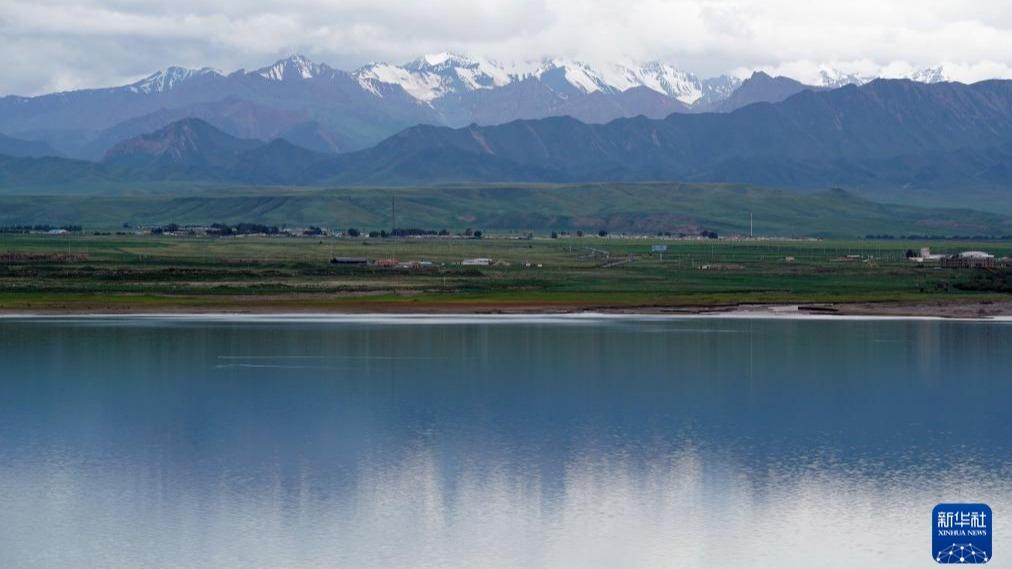 Pemandangan Gunung Qilian pada Musim Panas