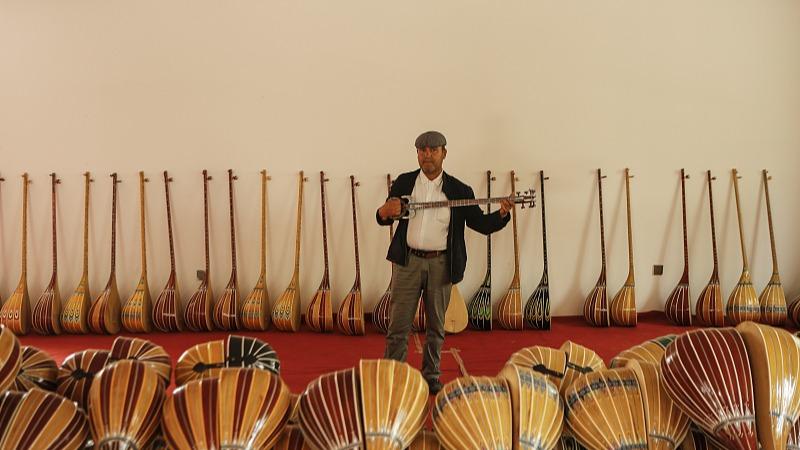 Kampung Jiayi, Pusat Pembuatan Alat Muzik Buatan Tangan