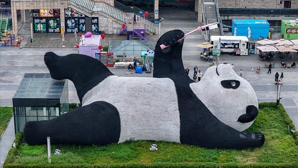 Patung Panda Gergasi, Lokasi Tumpuan Pelancong Baharu