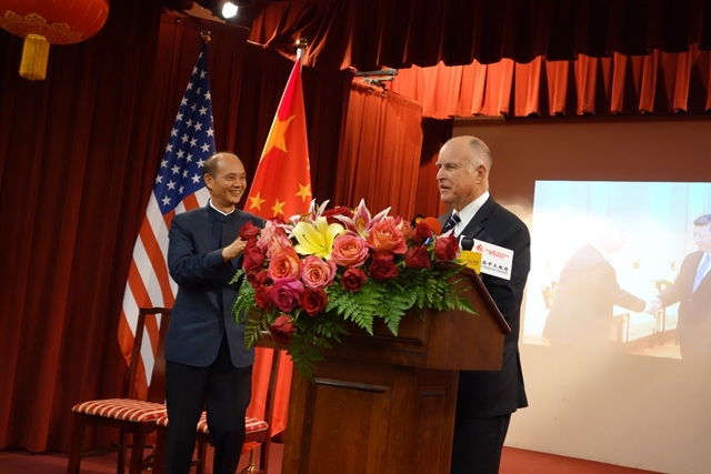加州州長布朗出席中國駐舊金山總領館舉行的2018年春節招待會