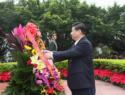 Del 7 al 11 de diciembre de 2012, Xi Jinping visitó la provincia de Guangdong. Xi Jinping ofrendó una cesta de flores ante la estatua de bronce de Deng Xiaoping en el Parque Lianhuashan en Shenzhen.