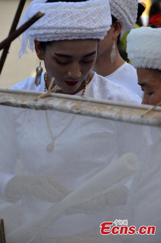 Yunnan : une technique de fabrication du papier traditionnelle vieille de 600 ans