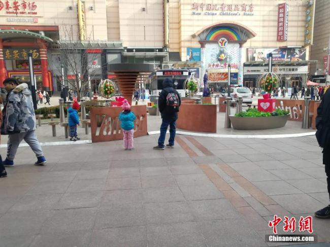 Beijing : l’installation d'une zone pour fumeurs à Wangfujing cause la controverse