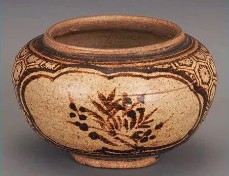 Выставка древней керамики в Столичном музее Пекина