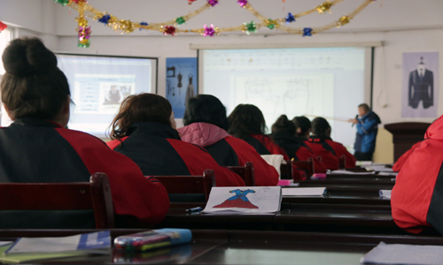 Репортаж о Центре технического обучения и профессиональной подготовки Синьцзяна