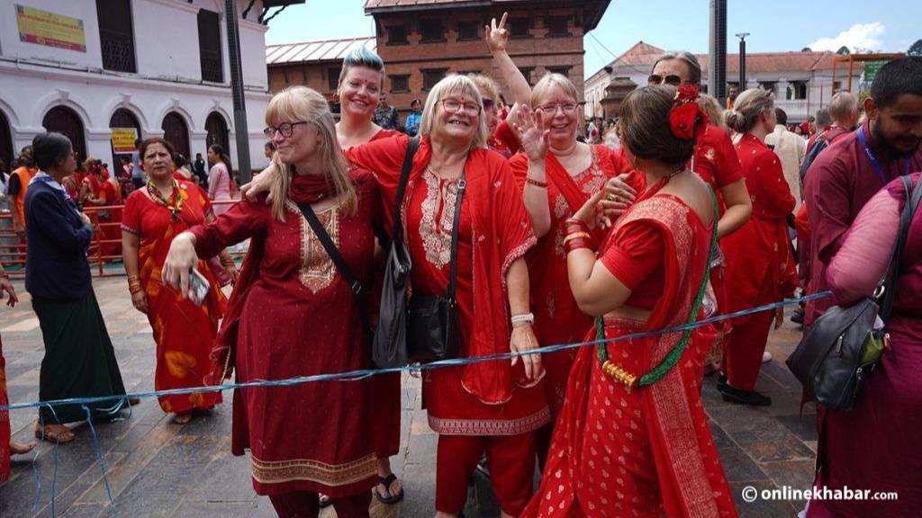 नेपाली तीजमा विदेशी महिलाको नृत्य