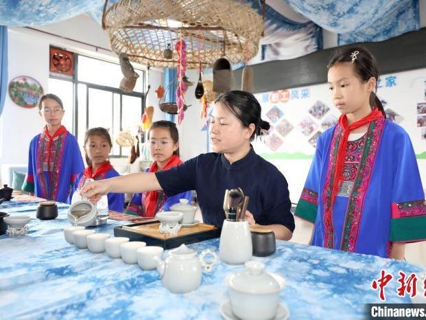 Anak Murid Dalami Budaya Teh