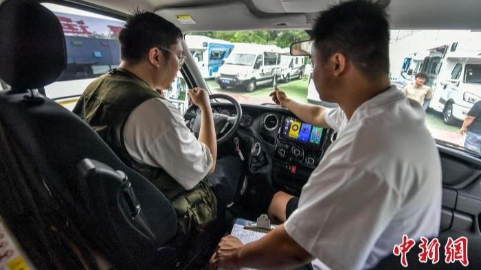 Sewa Kereta, Kunjungi Xinjiang