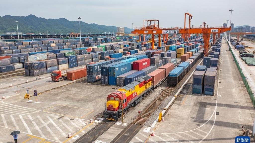 Suasana Sibuk di Taman Logistik Antarabangsa Chongqing