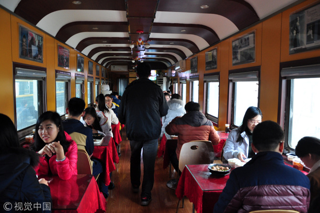 Students dine at the train canteen on campus at Shandong Jianzhu University in Jinan, capital of Shandong Province. [File photo: VCG]