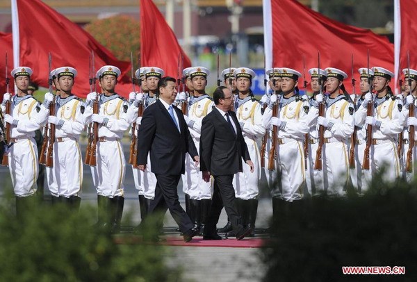 1 Le président chinois Xi Jinping s'est entretenu le 25 avril 2013 à Beijing avec son homologue français François Hollande.