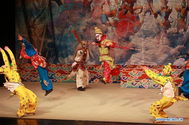 Opéra de Pékin: le Roi des Singes sur scène aux Philippines