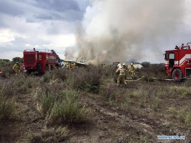 Un avion d'Aeroméxico s'écrase au décollage : au moins 85 blessés