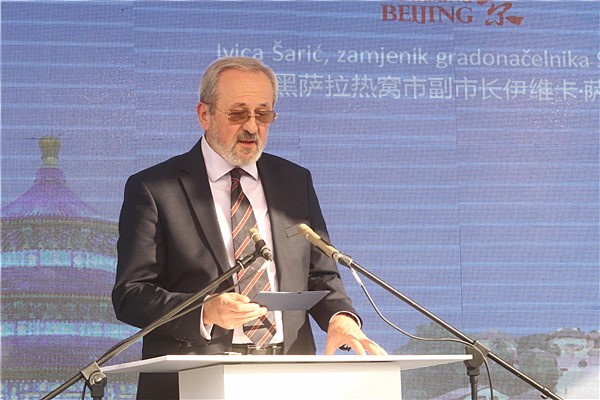 Le maire adjoint de Sarajevo Ivica Saric, lors de son discours à la cérémonie de lancement