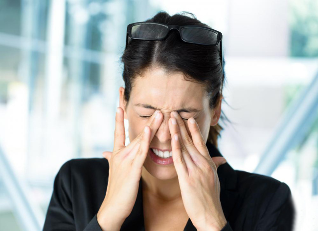9 сигналов синдрома усталости глаз 