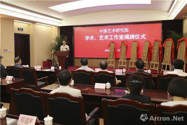 В Китае открыли рабочие студии для лауреата Нобелевской премии по литературе Мо Яня и еще шестерых известных ученых и деятелей искусства 