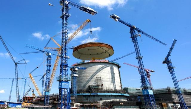 Участники ядерно-энергетического проекта «Хуалун-1» и разработчики высокоскоростного поезда «Фусин» получили высшие промышленные награды Китая
