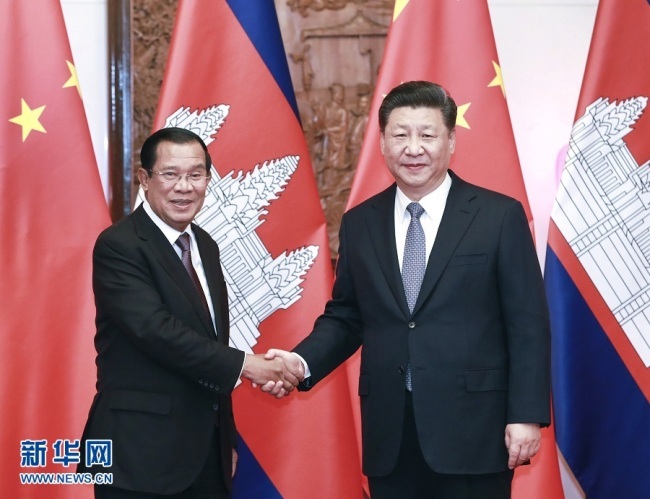 چین کے صدر مملکت شی جن پھنگ کی کمبوڈیا کے وزیر اعظم سامدیچ ہن سین سے ملاقات