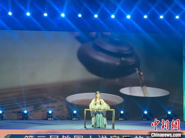 Warga Asing Tunjukkan Kepakaran Seni Tradisional China di Anhui