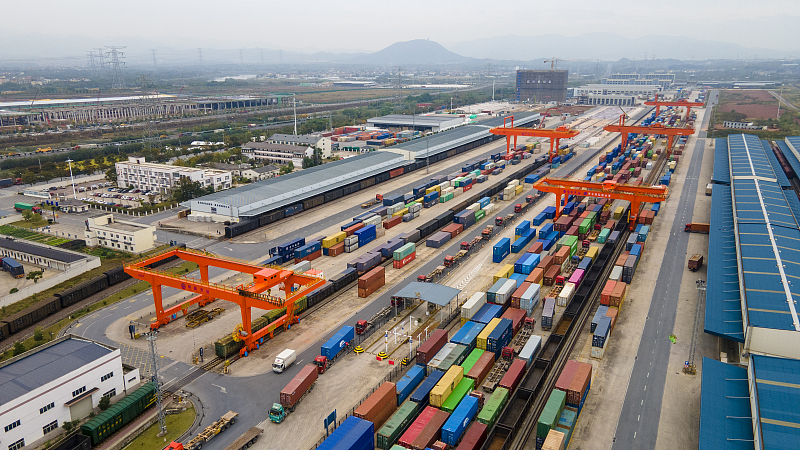 चीन में विदेशी व्यापार की स्थिरता और गुणवत्ता में सुधार के विकास की प्रवृत्ति में बदलाव नहीं