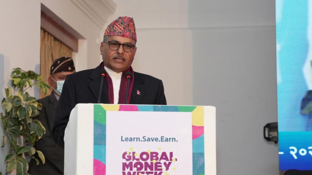 नेपालमा वैदेशिक लगानीको निम्ति वातावरण सहज छ :  गभर्नर अधिकारी