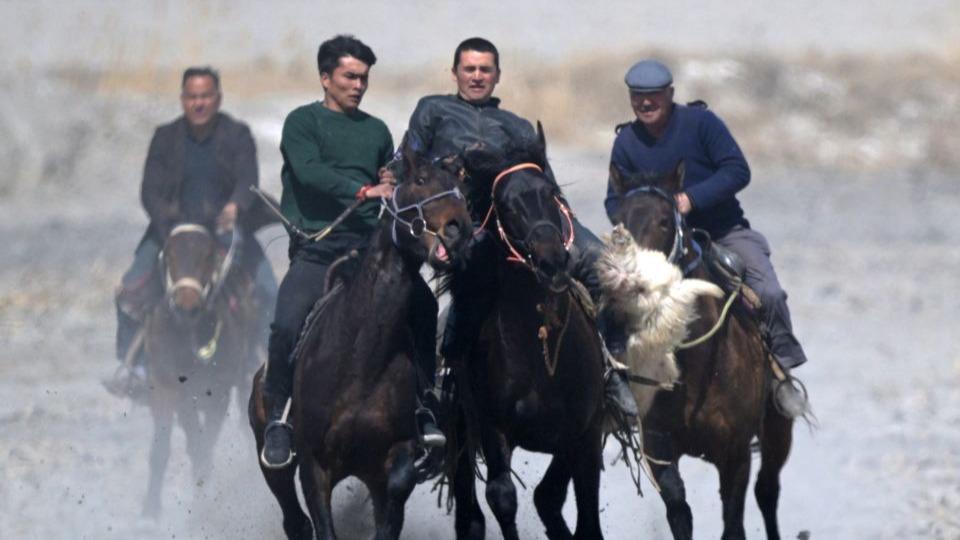 مسابقه اسب دوانی در شین جیانگ