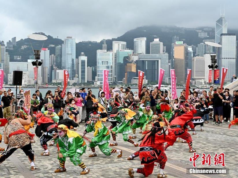 Tarian Yingge Cuit Hati Penduduk HK