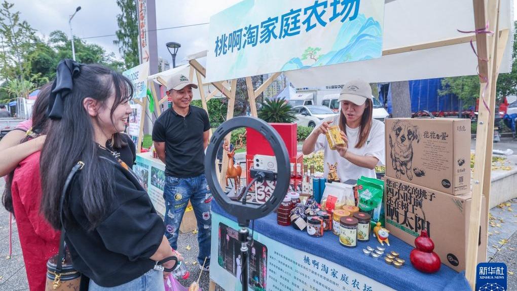 Rasai Suasana Meriah di Bazar Qiantan
