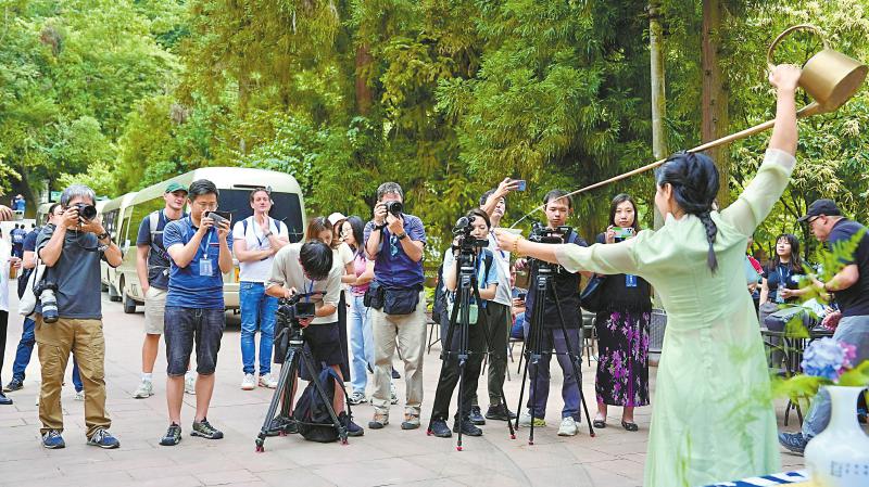 （轉載）探熊貓故鄉 品蜀風茶韻 中外媒體主題採訪活動走進四川_fororder_a4f6af2a283a3758611496e7d7673c27