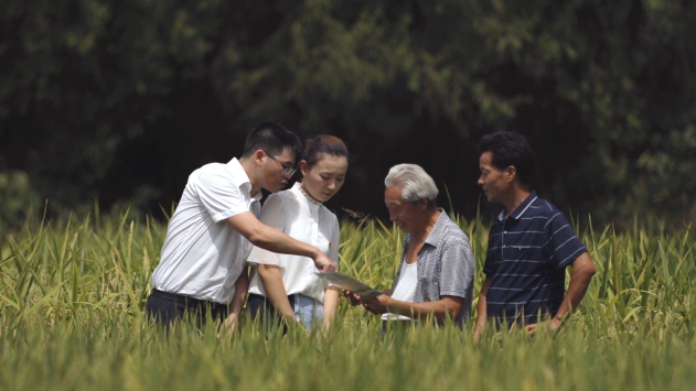 巴中市巴州區持續推動“群眾訴求大起底”走深走實_fororder_黨員幹部下沉一線了解群眾訴求化解訴求 供圖 巴中市巴州區融媒體