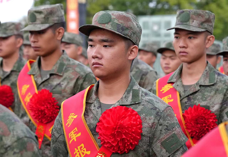 資陽：“中國好人”李果參軍報國_fororder_懷揣參軍報國志的“中國好人”李果-攝影-楊路平