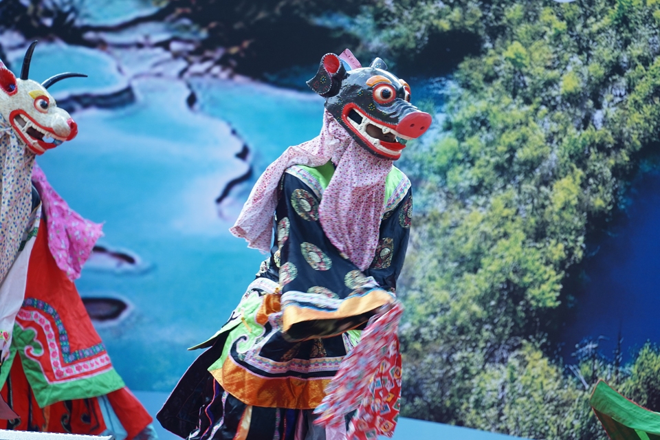 Meng's Journey to Wonderland, Jiuzhaigou| Where to Go During the National Day Holiday? Head to Jiuzhaigou's Intangible Cultural Heritage Treasure