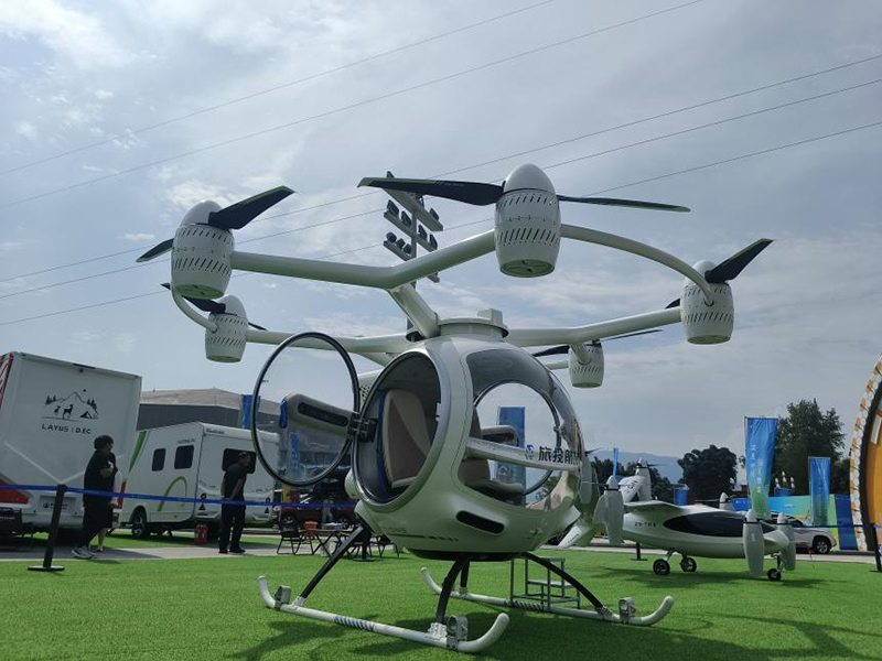 Various Low-Altitude Aircraft Showcase at the National Equipment Exhibition for 318 Self-Driving Tours