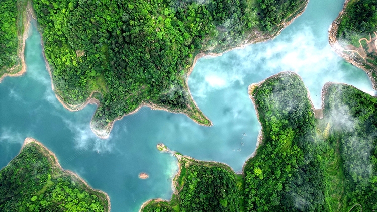 來四川看湖 品天府美景